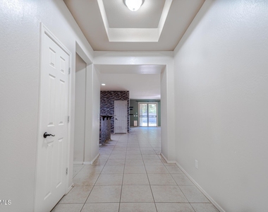 18433 W Sunnyslope Lane - Photo Thumbnail 2