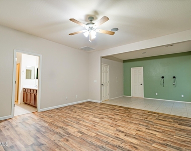 18433 W Sunnyslope Lane - Photo Thumbnail 12