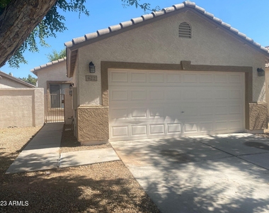 622 W Colt Road - Photo Thumbnail 2
