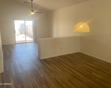 622 W Colt Road - Photo Thumbnail 5