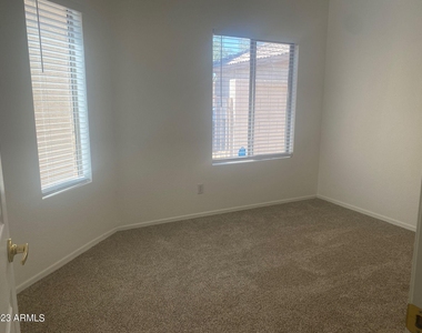 622 W Colt Road - Photo Thumbnail 9