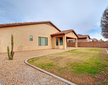 431 W Wildhorse Drive - Photo Thumbnail 13