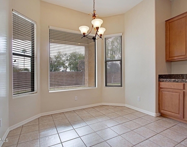 431 W Wildhorse Drive - Photo Thumbnail 9