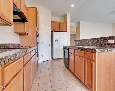 431 W Wildhorse Drive - Photo Thumbnail 6