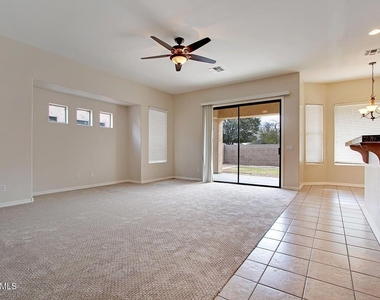 431 W Wildhorse Drive - Photo Thumbnail 4