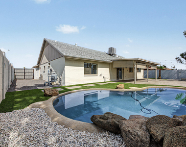 915 W Diamond Drive - Photo Thumbnail 35