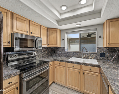 915 W Diamond Drive - Photo Thumbnail 2