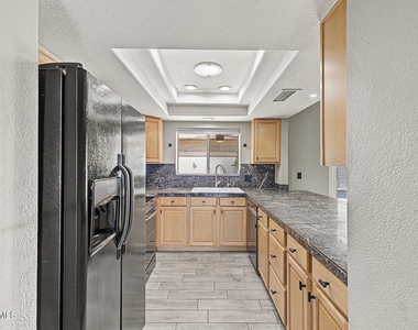 915 W Diamond Drive - Photo Thumbnail 12