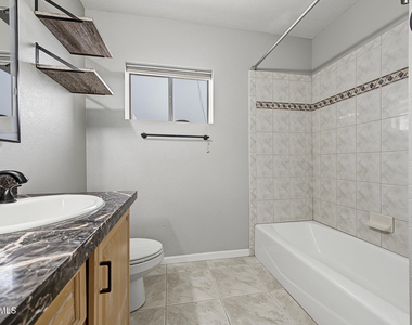 915 W Diamond Drive - Photo Thumbnail 24