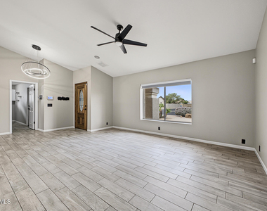 915 W Diamond Drive - Photo Thumbnail 7