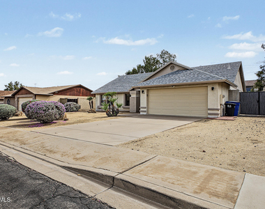 915 W Diamond Drive - Photo Thumbnail 3