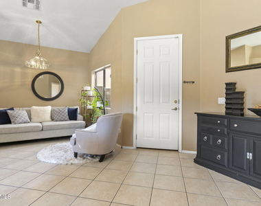 3243 E Maldonado Drive - Photo Thumbnail 5
