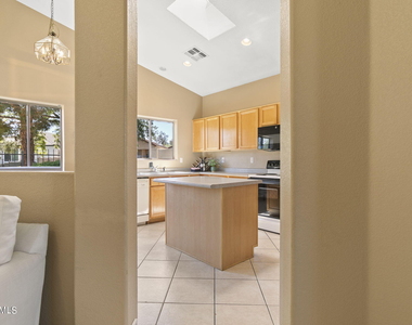 3243 E Maldonado Drive - Photo Thumbnail 8