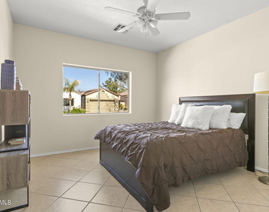 3243 E Maldonado Drive - Photo Thumbnail 18