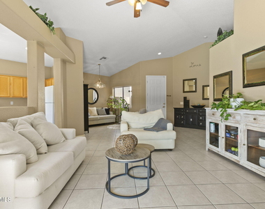 3243 E Maldonado Drive - Photo Thumbnail 7