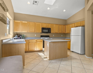 3243 E Maldonado Drive - Photo Thumbnail 12