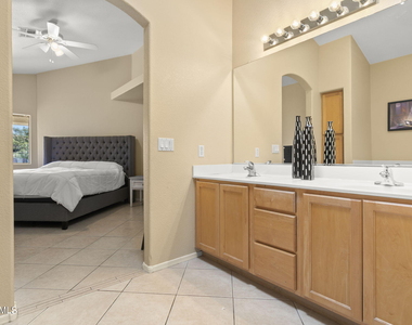 3243 E Maldonado Drive - Photo Thumbnail 16