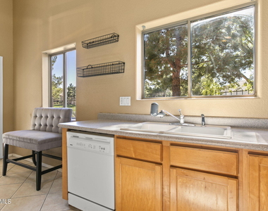3243 E Maldonado Drive - Photo Thumbnail 10
