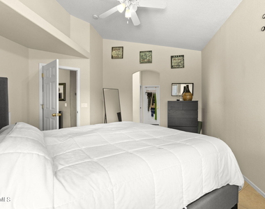 3243 E Maldonado Drive - Photo Thumbnail 15