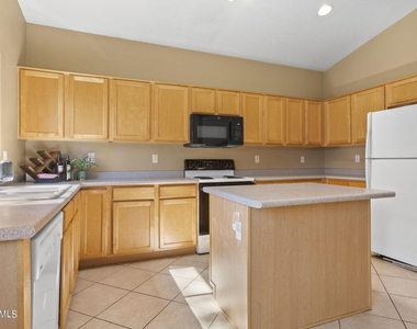 3243 E Maldonado Drive - Photo Thumbnail 11
