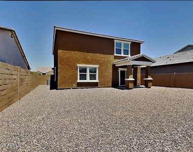 395 W White Sands Drive - Photo Thumbnail 5