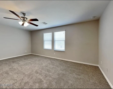 395 W White Sands Drive - Photo Thumbnail 3