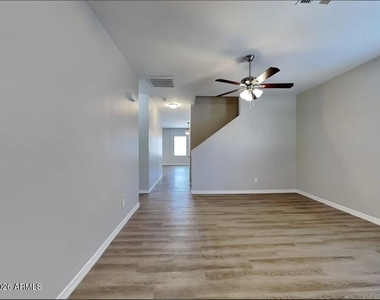 395 W White Sands Drive - Photo Thumbnail 2