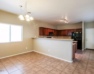 8421 W Miami Street - Photo Thumbnail 1