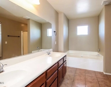 8421 W Miami Street - Photo Thumbnail 6