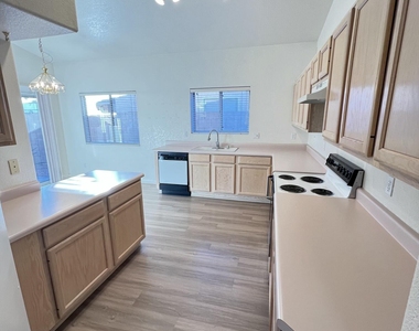 1857 E Mcnair Drive - Photo Thumbnail 5