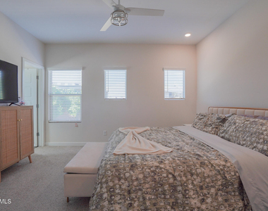 8417 N 22nd Drive - Photo Thumbnail 24