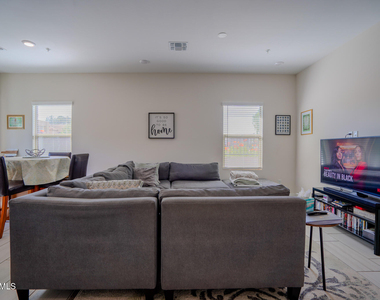 8417 N 22nd Drive - Photo Thumbnail 4