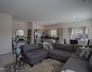 8417 N 22nd Drive - Photo Thumbnail 6