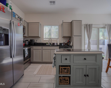 8417 N 22nd Drive - Photo Thumbnail 7
