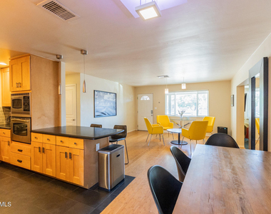 6552 E 2nd Street - Photo Thumbnail 9