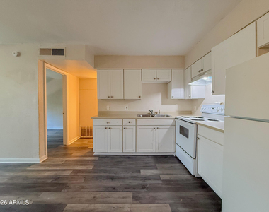 1703 W Mountain View Road - Photo Thumbnail 4
