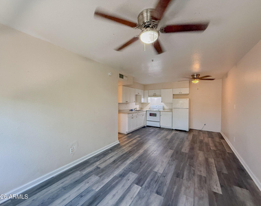 1703 W Mountain View Road - Photo Thumbnail 2