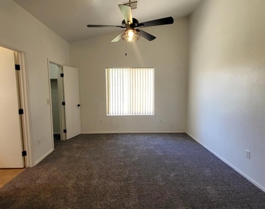 2032 E Catclaw Street - Photo Thumbnail 9