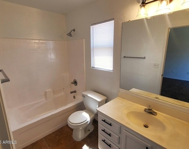 2032 E Catclaw Street - Photo Thumbnail 10