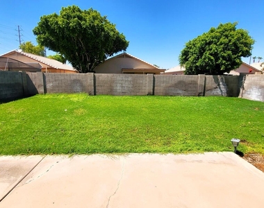 2032 E Catclaw Street - Photo Thumbnail 12