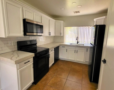 2032 E Catclaw Street - Photo Thumbnail 3