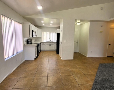 2032 E Catclaw Street - Photo Thumbnail 2