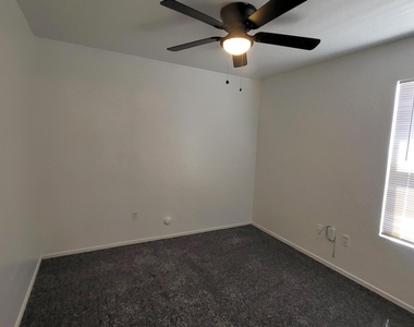 2032 E Catclaw Street - Photo Thumbnail 7