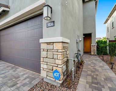 5036 E Campo Bello Drive - Photo Thumbnail 2