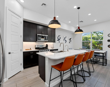 5036 E Campo Bello Drive - Photo Thumbnail 16