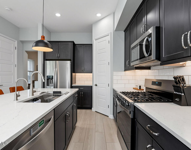 5036 E Campo Bello Drive - Photo Thumbnail 4