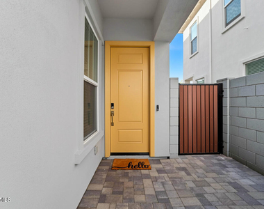 5036 E Campo Bello Drive - Photo Thumbnail 3
