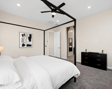 5036 E Campo Bello Drive - Photo Thumbnail 27