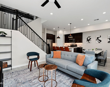 5036 E Campo Bello Drive - Photo Thumbnail 7
