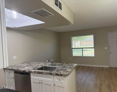 461 W Holmes Avenue - Photo Thumbnail 2